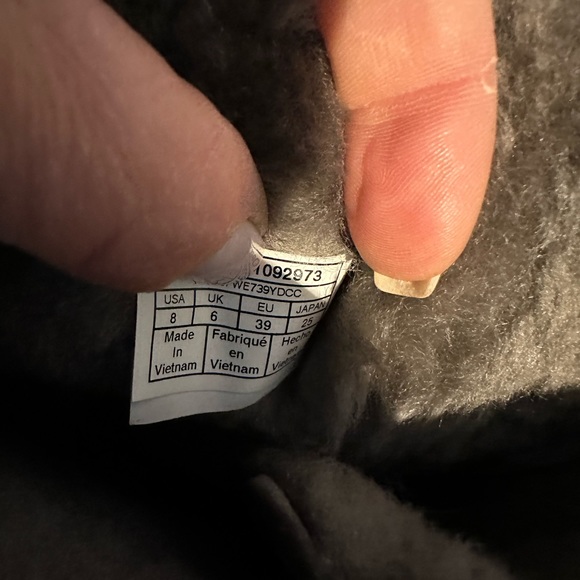 UGG - Picture 4 of 8